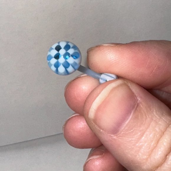 14 Gauge Blue and White Checkerboard Belly Ring - Picture 2 of 14